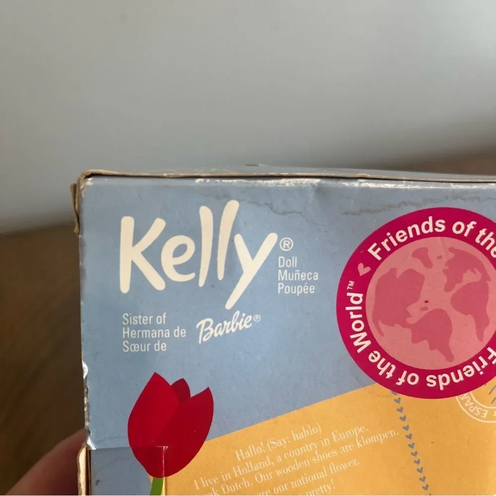 Mattel 2002 Friends of the World Kelly Doll Set Worn Box vintage